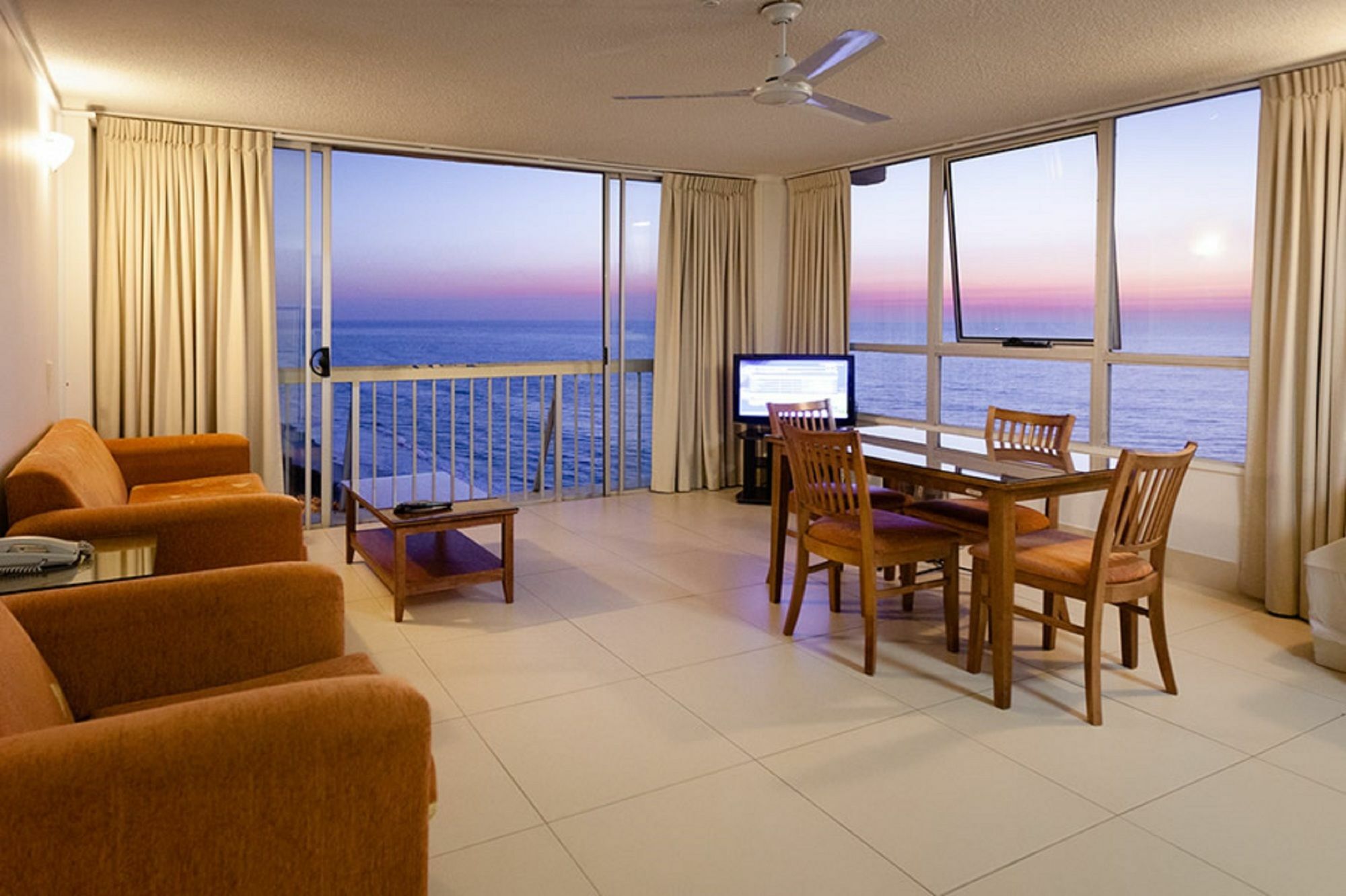 Chateau Beachside Resort Gold Coast Extérieur photo